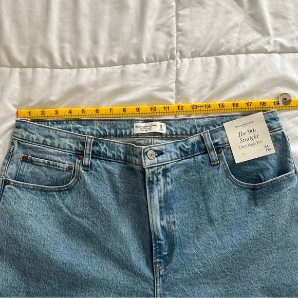 Abercrombie & Fitch The 90s Slim Straight Jeans Light Wash 18 Short NWT - Picture 6 of 8